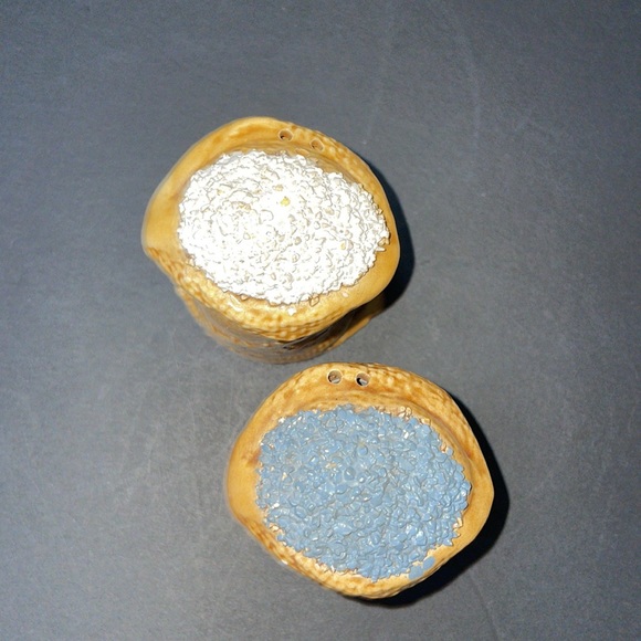 Salt and Pepper Sack Ceramic Shakers Bag Burlap Sack Vintage Collectible - Picture 8 of 9